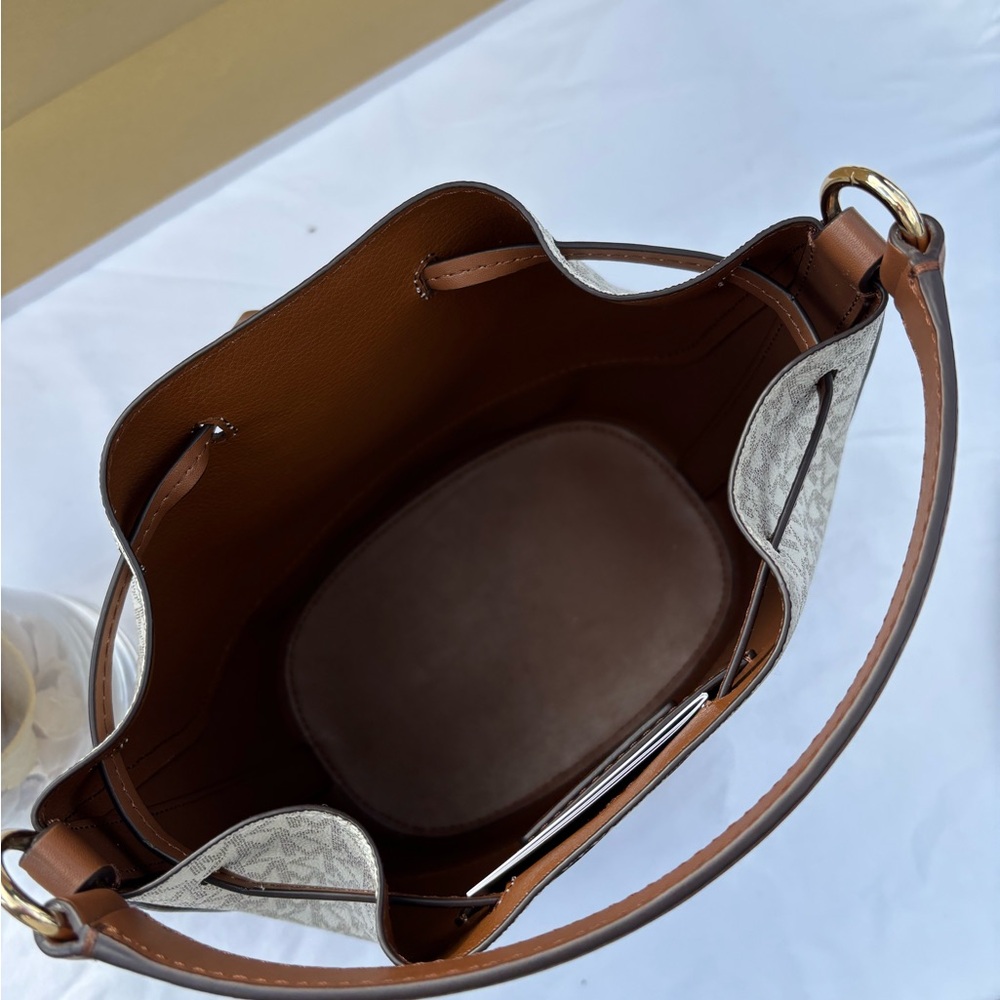 Michael Kors Reed Medium Bucket Bag - Picture 5 of 6